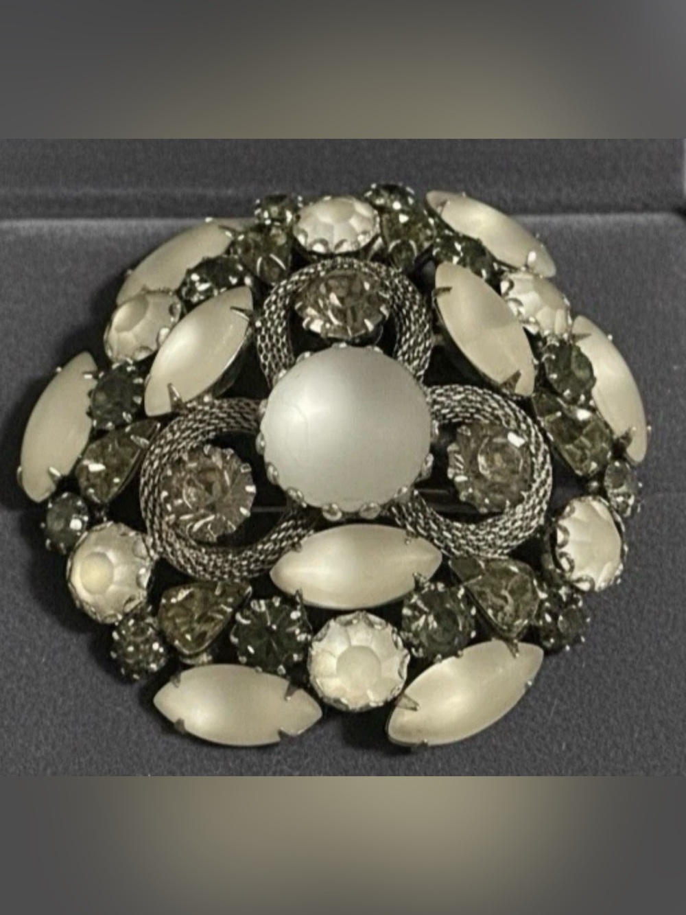 VINTAGE UNSIGNED Hobe? Green and Frosted  Gray Sunshine RHINESTONE PIN BROOCH